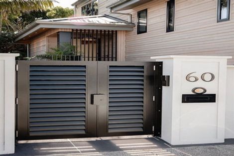 Photo of property in 1/60 Milford Road, Milford, Auckland, 0620