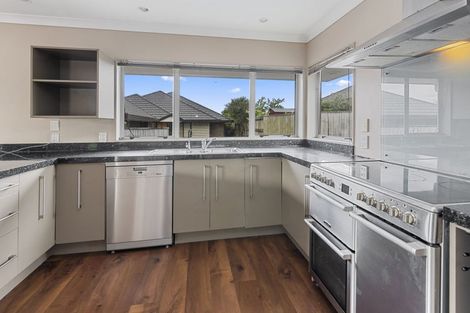 Photo of property in 27 Johnstone Drive, Fitzherbert, Palmerston North, 4410