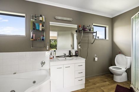 Photo of property in 52 Inverness Drive, Pyes Pa, Tauranga, 3112