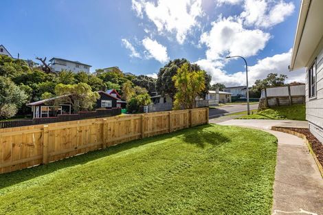 Photo of property in 62 Gloaming Hill, Titahi Bay, Porirua, 5022