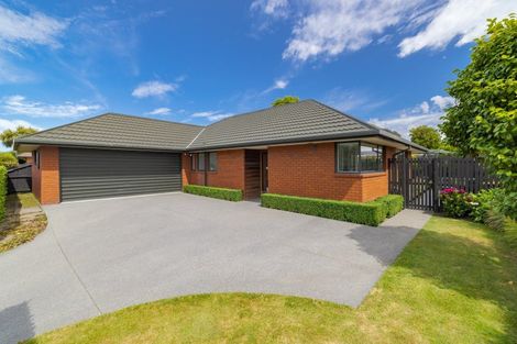 Photo of property in 15 Farquhars Road, Redwood, Christchurch, 8051