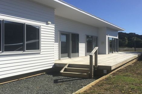 Photo of property in 10 Pohutukawa Drive, Cable Bay, 0420