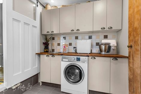 Photo of property in 17 Oparakau Road, Matakohe, 0594