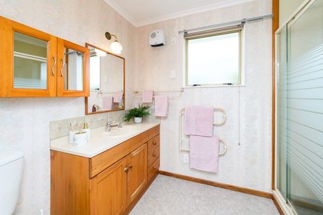 Photo of property in 68 Pacific Drive, Fitzherbert, Palmerston North, 4410