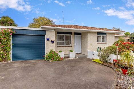 Photo of property in 2/10 Nursery Place, Westown, New Plymouth, 4310