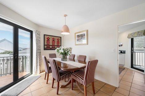 Photo of property in 30 Grove Road, Kelburn, Wellington, 6012