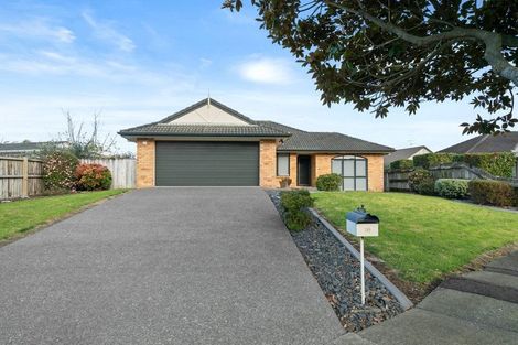 Photo of property in 16 Beverage Place, Rosehill, Papakura, 2113