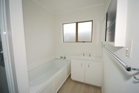 Photo of property in 2/35 Fairlands Avenue, Waterview, Auckland, 1026