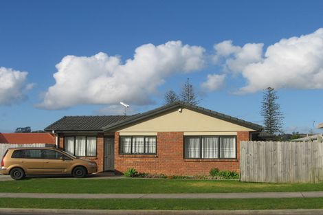 Photo of property in 28 Corrofin Drive, East Tamaki, Auckland, 2013