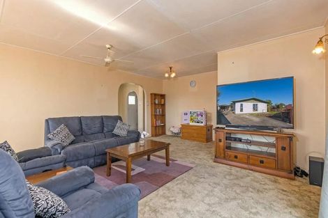 Photo of property in 38 Acacia Street, Kelvin Grove, Palmerston North, 4414