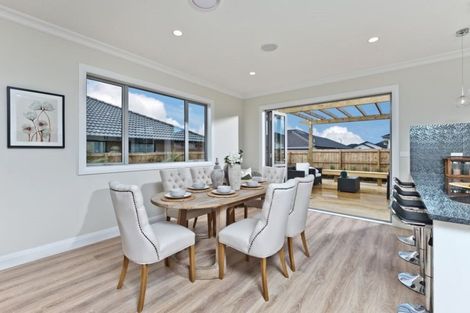 Photo of property in 17 Kuawa Drive, Kumeu, 0810