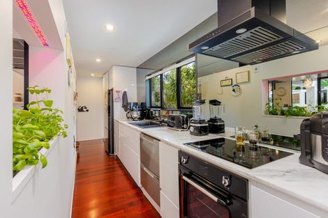 Photo of property in 3 Holyoake Place, Chatswood, Auckland, 0626