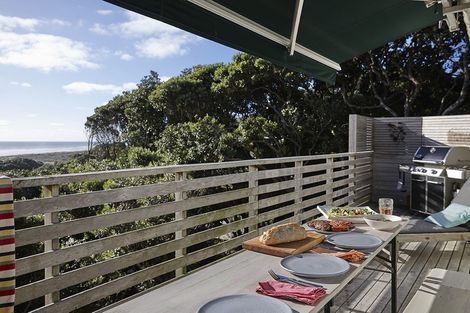 Photo of property in 72 Garden Road, Piha, New Lynn, 0772