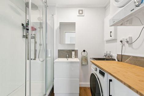 Photo of property in Newman Court Apartments, 2 Newman Terrace, Thorndon, Wellington, 6011