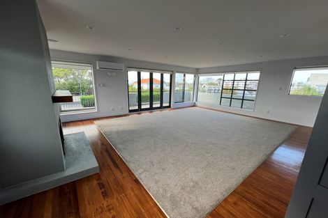 Photo of property in 190 Hurstmere Road, Takapuna, Auckland, 0622