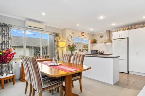 Photo of property in 20 Bridgewater Way, Pyes Pa, Tauranga, 3112