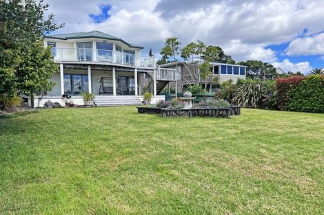 Photo of property in 10 The Terrace, Herald Island, Auckland, 0618