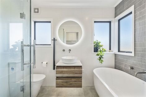 Photo of property in 1/136 Bradbury Road, Botany Downs, Auckland, 2010