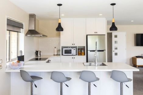 Photo of property in 6 Little Oaks Drive, Yaldhurst, Christchurch, 8042