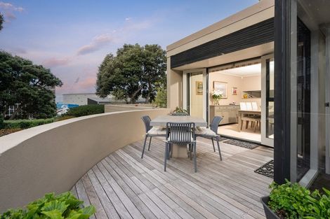 Photo of property in Highwic, 13/32 Hobson Street, Thorndon, Wellington, 6011