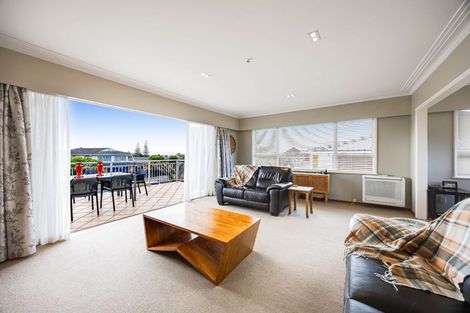 Photo of property in 5 Tanoa Place, Glendene, Auckland, 0602