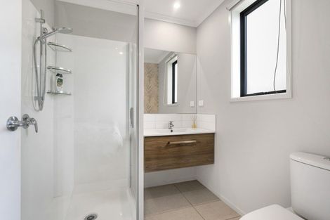 Photo of property in 2 Vista Close, Omokoroa, 3114