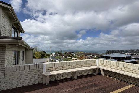 Photo of property in 2/851 Beach Road, Waiake, Auckland, 0630