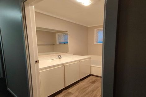 Photo of property in 20 Foyle Place, Glendene, Auckland, 0602