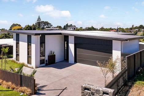 Photo of property in 12 Greenpath Lane, Hurworth, New Plymouth, 4310