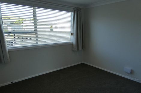 Photo of property in 20b Chetwode Grove, Newlands, Wellington, 6037