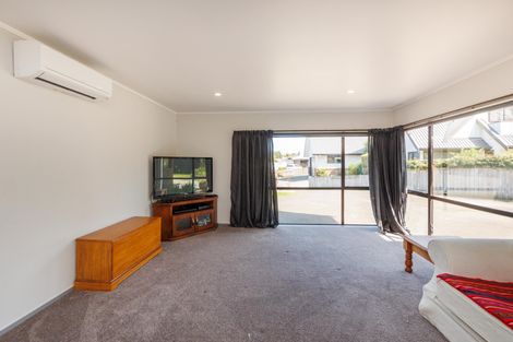 Photo of property in 15 Ashburn Lane, Awapuni, Palmerston North, 4412
