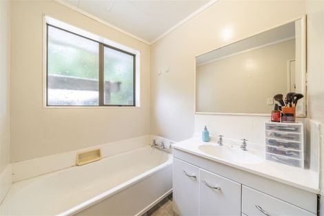 Photo of property in 14 Dakota Grove, Totara Park, Upper Hutt, 5018