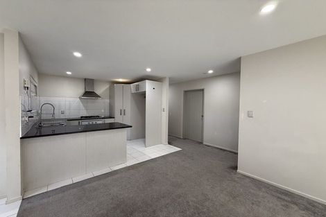 Photo of property in 21 Bangla Place, Massey, Auckland, 0614