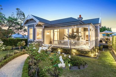 Photo of property in 58 Stanley Point Road, Stanley Point, Auckland, 0624