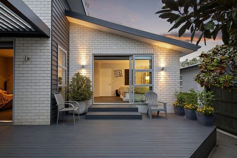 Photo of property in 297 Eastern Terrace, Sydenham, Christchurch, 8023