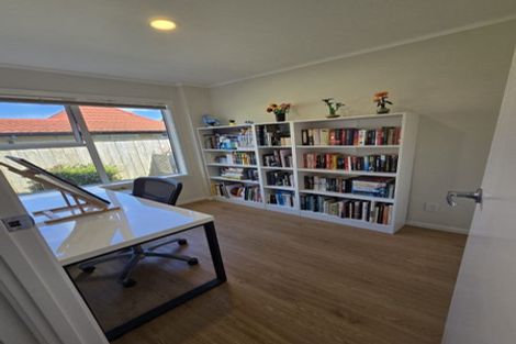 Photo of property in 2/2 Keldale Place, Forrest Hill, Auckland, 0620