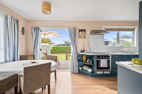 Photo of property in 11 Karoro Road, One Tree Point, 0118