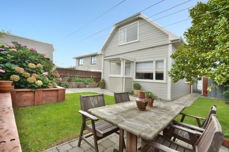 Photo of property in 120 Hargest Crescent, Saint Clair, Dunedin, 9012