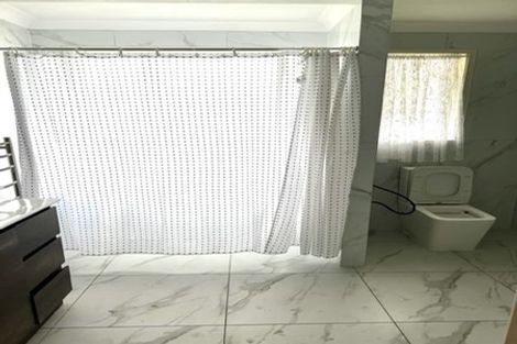 Photo of property in 37 Awaruku Road, Torbay, Auckland, 0630