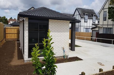 Photo of property in 71 Kenderdine Road, Papatoetoe, Auckland, 2025