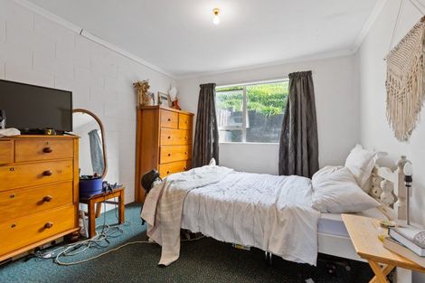 Photo of property in 7 Fairview Place, Westown, New Plymouth, 4310