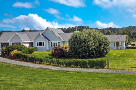 Photo of property in 1777 State Highway 16, Helensville, 0875