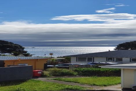 Photo of property in 9/22 Bay Drive, Titahi Bay, Porirua, 5022