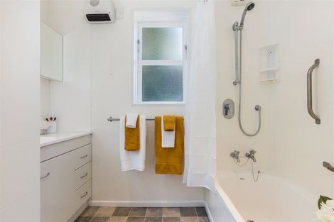 Photo of property in 9 Tainui Terrace, Tawa, Wellington, 5028