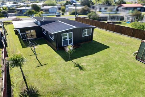 Photo of property in 1 Andresen Street, Foxton Beach, Foxton, 4815