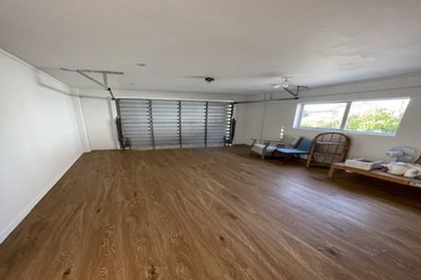 Photo of property in 10 Bodi Place, Te Atatu South, Auckland, 0610