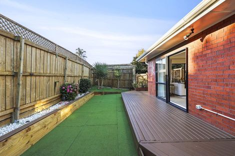 Photo of property in 2/20 Beach Road, Mellons Bay, Auckland, 2014