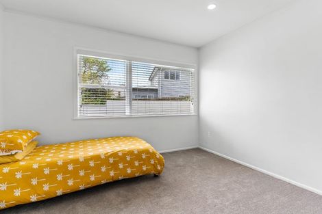 Photo of property in 3 Mayall Avenue, Beach Haven, Auckland, 0626