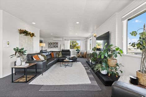 Photo of property in 121 Tauhara Road, Tauhara, Taupo, 3330