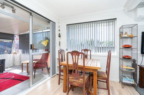 Photo of property in 2 Partington Place, Beerescourt, Hamilton, 3200